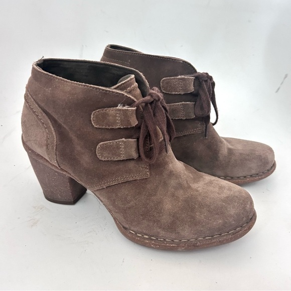 CLARKS ARTISAN  Carleta Lyon Khaki Suede Lace-up Heel Bootie Size 7.5 - Picture 4 of 10